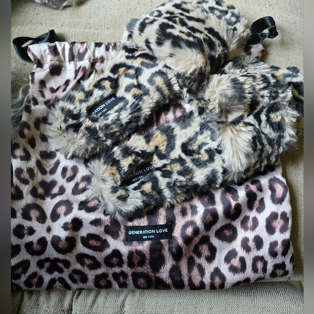 Generation Love Leopard Slippers LARGE Slides Open Toe Faux Fur Comfort $85 NEW - Picture 4 of 8